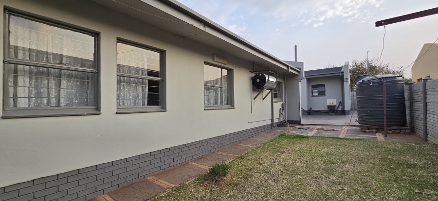 3 Bedroom Property for Sale in Geelhoutpark North West